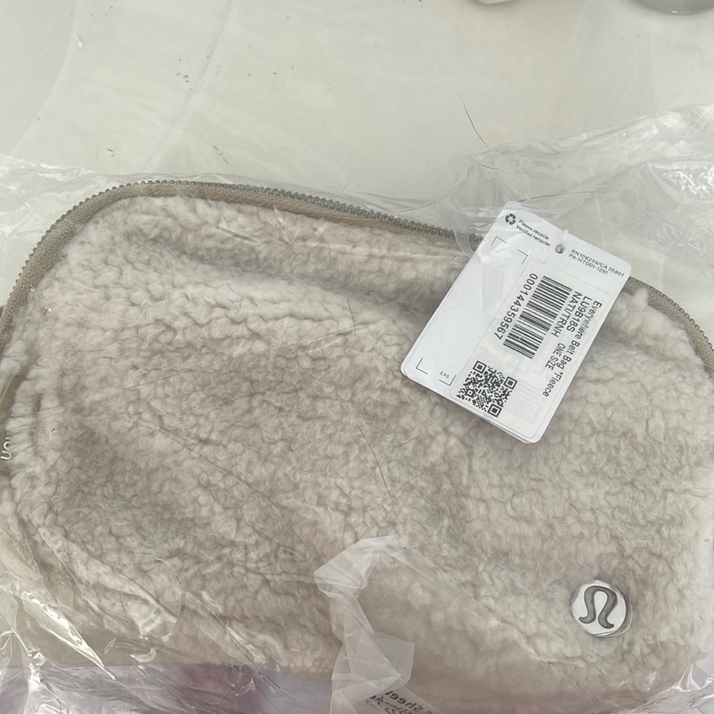 Lululemon everywhere belt bag *fleece